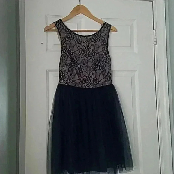 Forever 21 Lace and Tulle A-line Dress - Picture 1 of 3